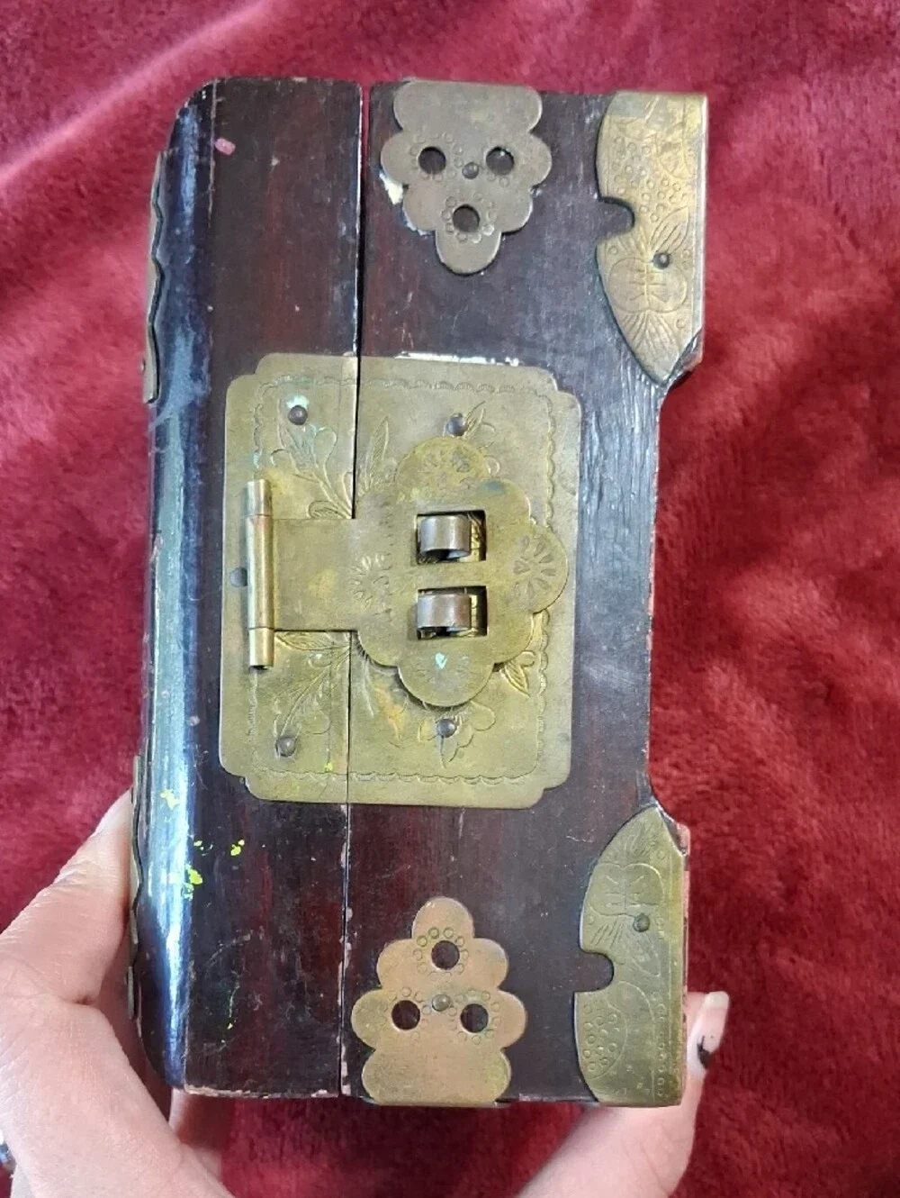 Vintage Hand-Painted Lacquer Jewelry Box with Brass Accents - Black & Gold